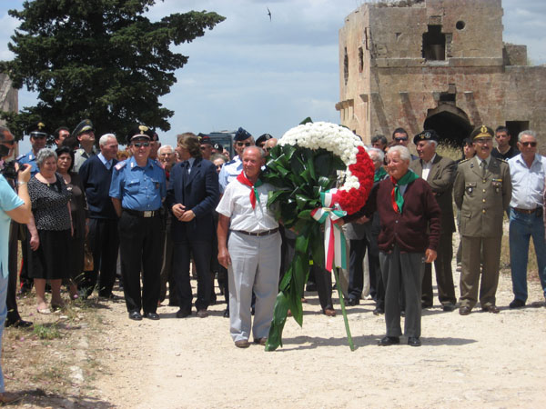 18 preparing to lay wreath at memorial